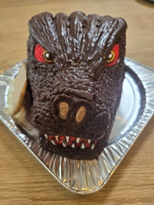 ゴジラの立体ケーキ