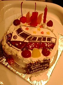 ワーゲンバスのイラストケーキ