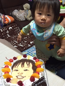 1歳誕生日、似顔絵ケーキ