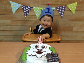 1歳誕生日、ワンワンの顔型立体ケーキ