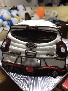 誕生日に愛車の立体ケーキをプレゼント