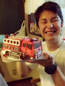 誕生日、消防車の立体ケーキ