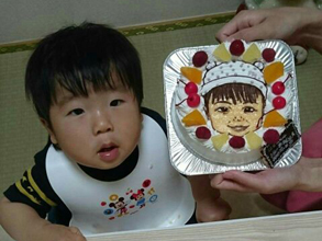 1歳の誕生日、似顔絵ケーキ