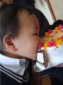 1歳誕生日の似顔絵ケーキ