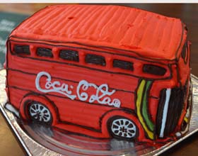 バスの立体ケーキ、お子様のお誕生日