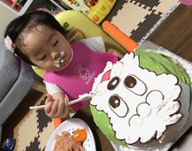 ワンワンの顔型立体ケーキ 1歳のお子様のお誕生日 誕生日ケーキを最短3日でお届け キャラクターケーキ通販の キャラケーキ Com 検索結果