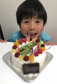 新幹線ケーキご注文のお客様ご感想1 4ページ目 最短3日で美味しい生ケーキをお届け キャラクターケーキ通販のキャラケーキ Com