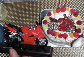 バイクのケーキご注文のお客様ご感想1 2ページ目 最短3日で美味しい生ケーキをお届け キャラクターケーキ通販のキャラケーキ Com