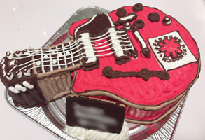 楽器ケーキ ミュージシャンケーキご注文のお客様ご感想1 4ページ目 最短3日で美味しい生ケーキをお届け キャラクターケーキ通販のキャラケーキ Com