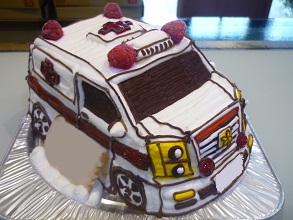 救急車の立体ケーキ
