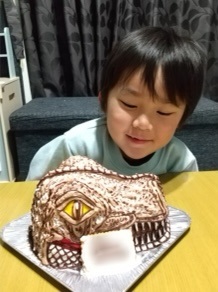 ティラノサウルスの立体ケーキ