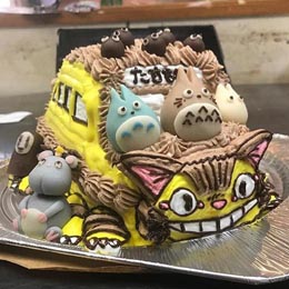 トトロが乗ったネコバスの立体キャラクターケーキ