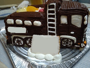 ダンプカーの立体ケーキ