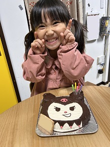 クロミちゃんの顔型立体ケーキ