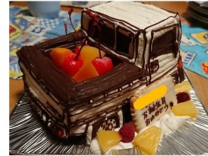 Iトラックの立体ケーキ