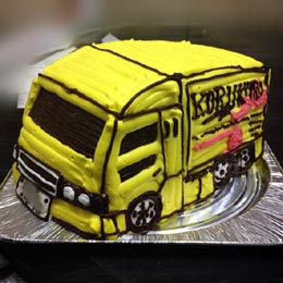 コブクロのライブツアートラックの立体ケーキ