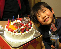 メールマガジンサンプル号 誕生日ケーキにキャラクターケーキを贈りませんか キャラケーキ Com