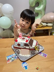 救急車の立体ケーキ