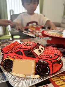 マックイーンの立体ケーキ.jpeg