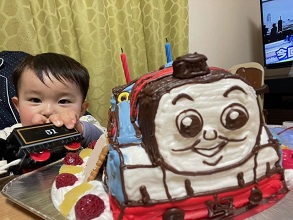 トーマスの立体ケーキ 誕生日ケーキを最短3日でお届け キャラクターケーキ通販の キャラケーキ Com 検索結果